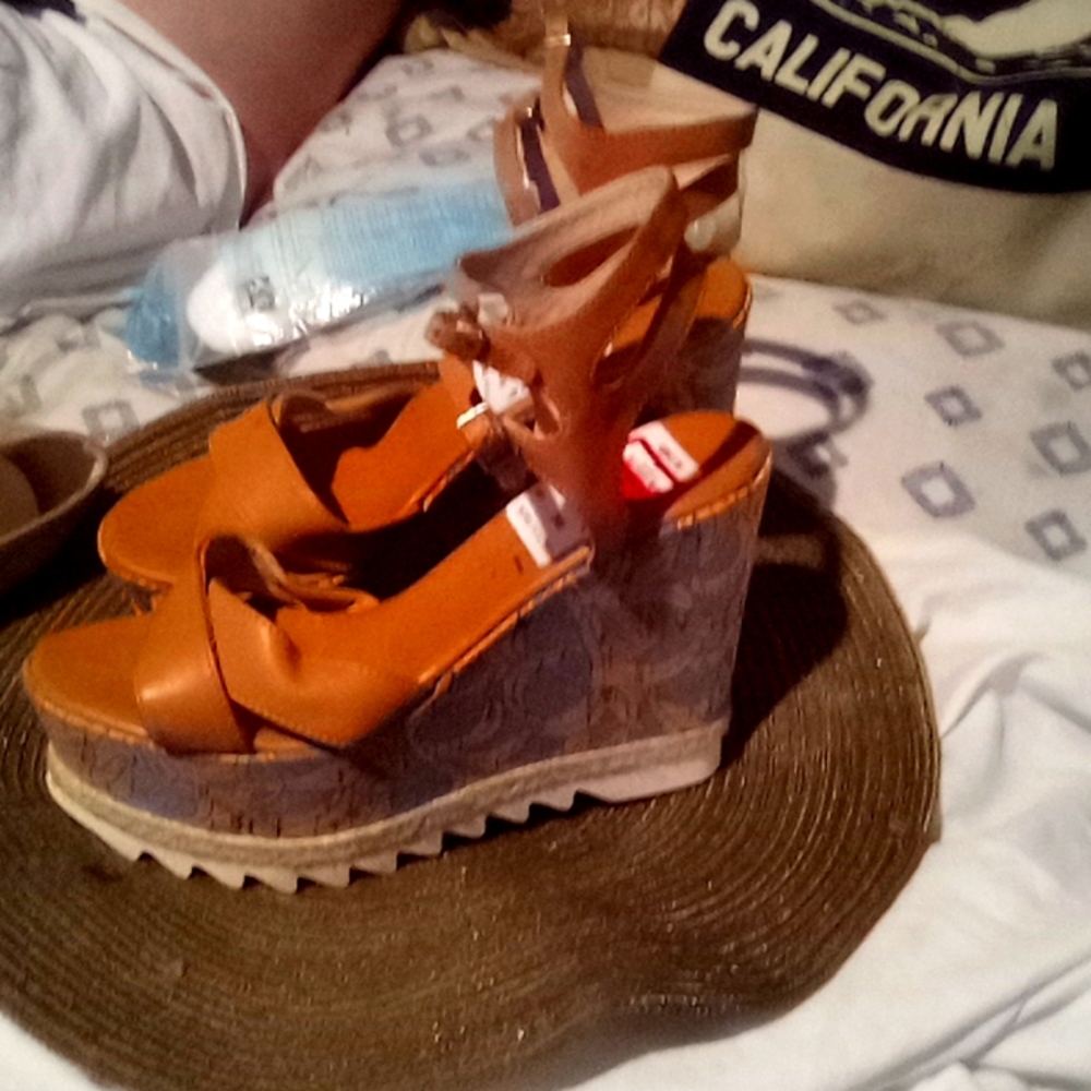 Agl platform sandals